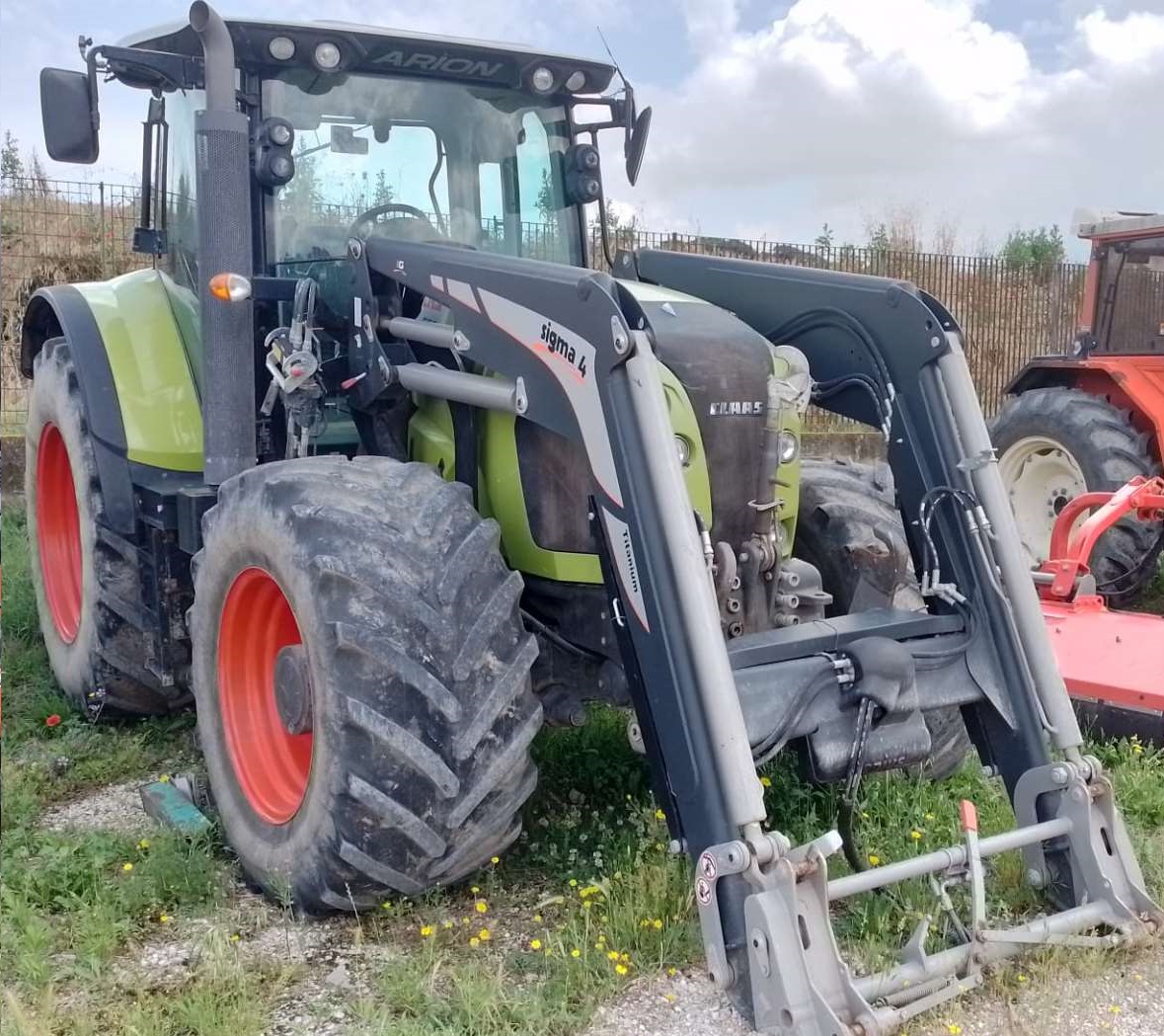 Claas tractor year 2013